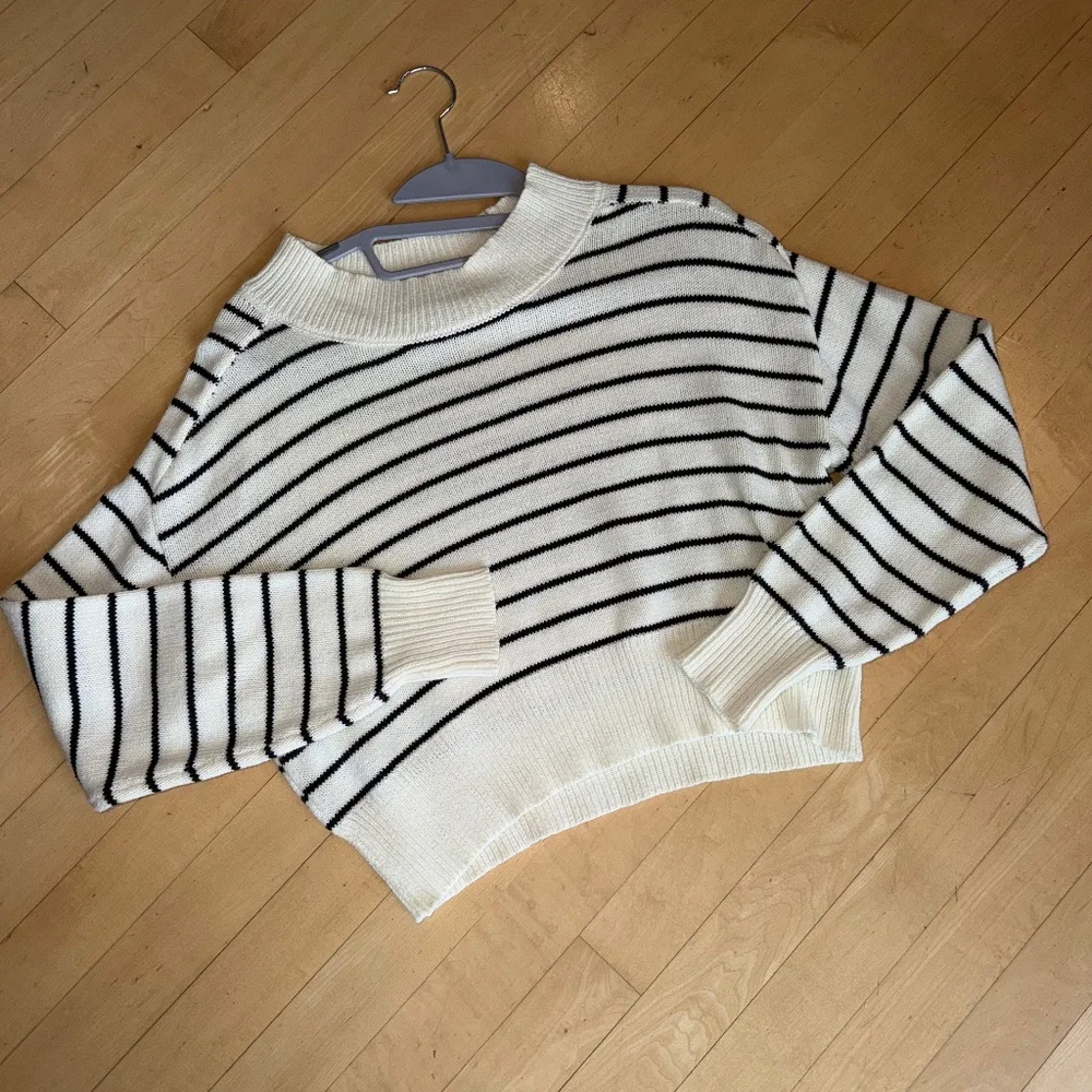 Deluc white/black stripe sweater, XS, GL1331 - Picture 3 of 5